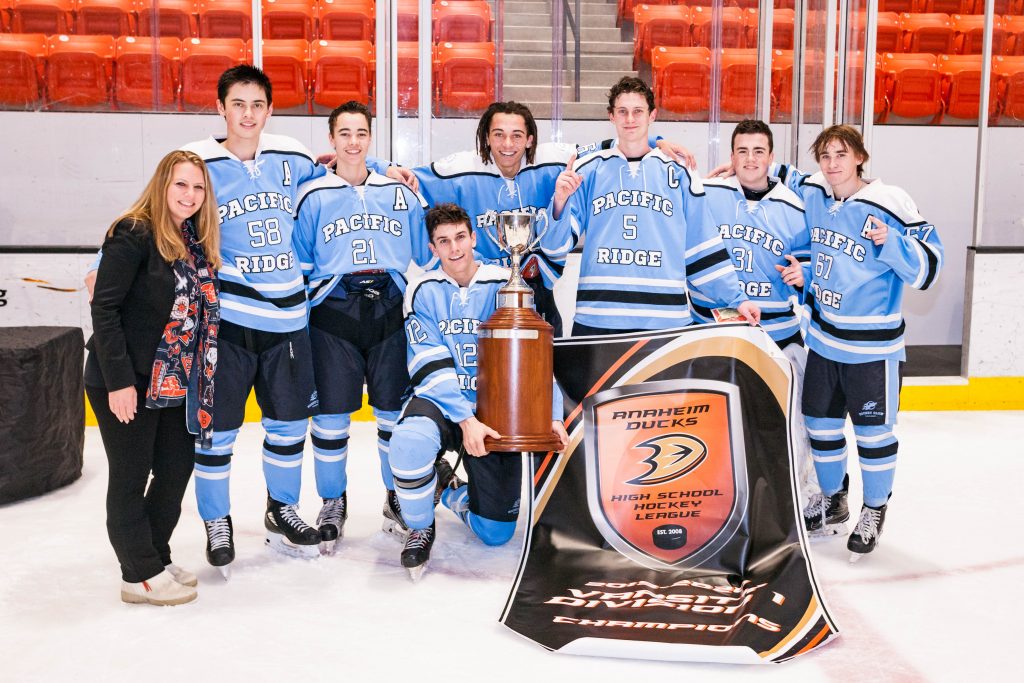 photo of hockey players with the ADHSHL Schulman Cup